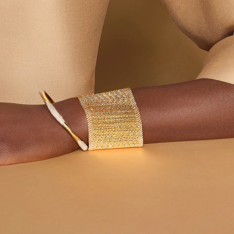 Cuff bracelet made of etheral and moving gold bars Crafted  18K yellow gold Makeda Collection - Image 4