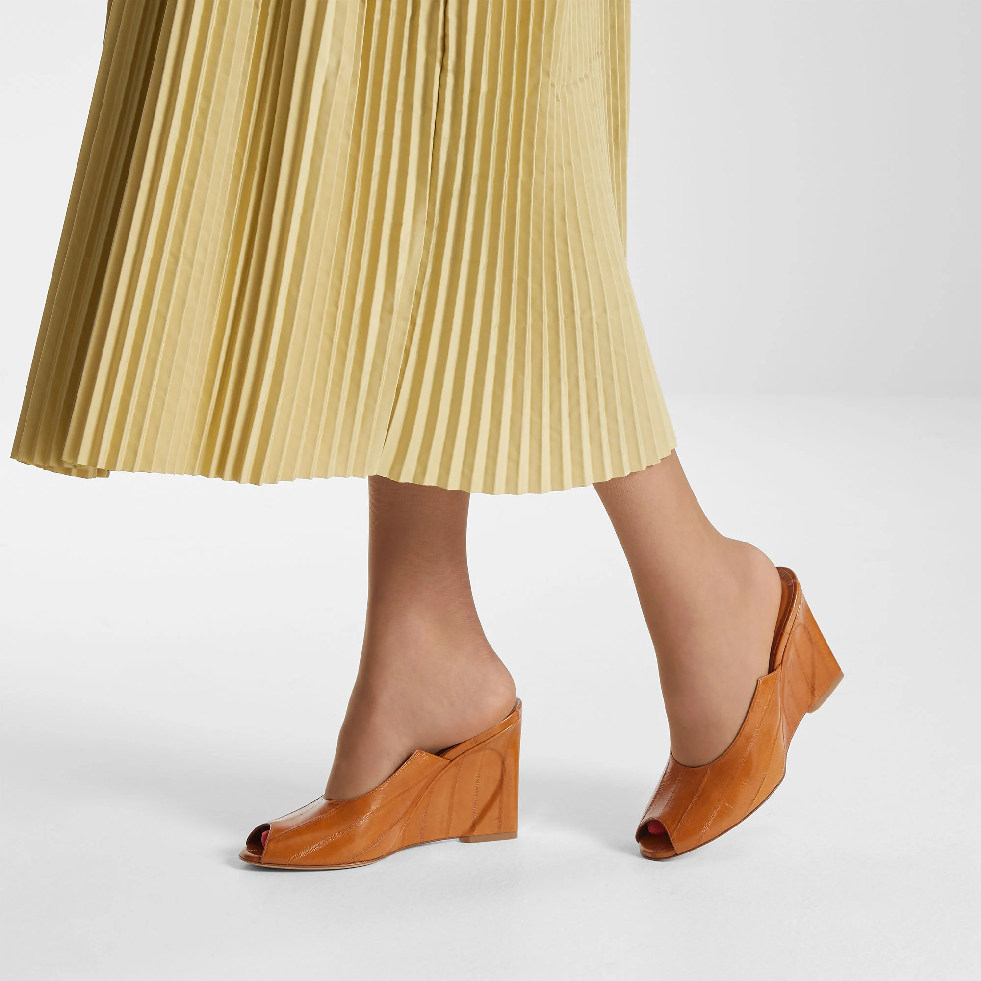 Fendi Arco Leather Sandals - Image 6