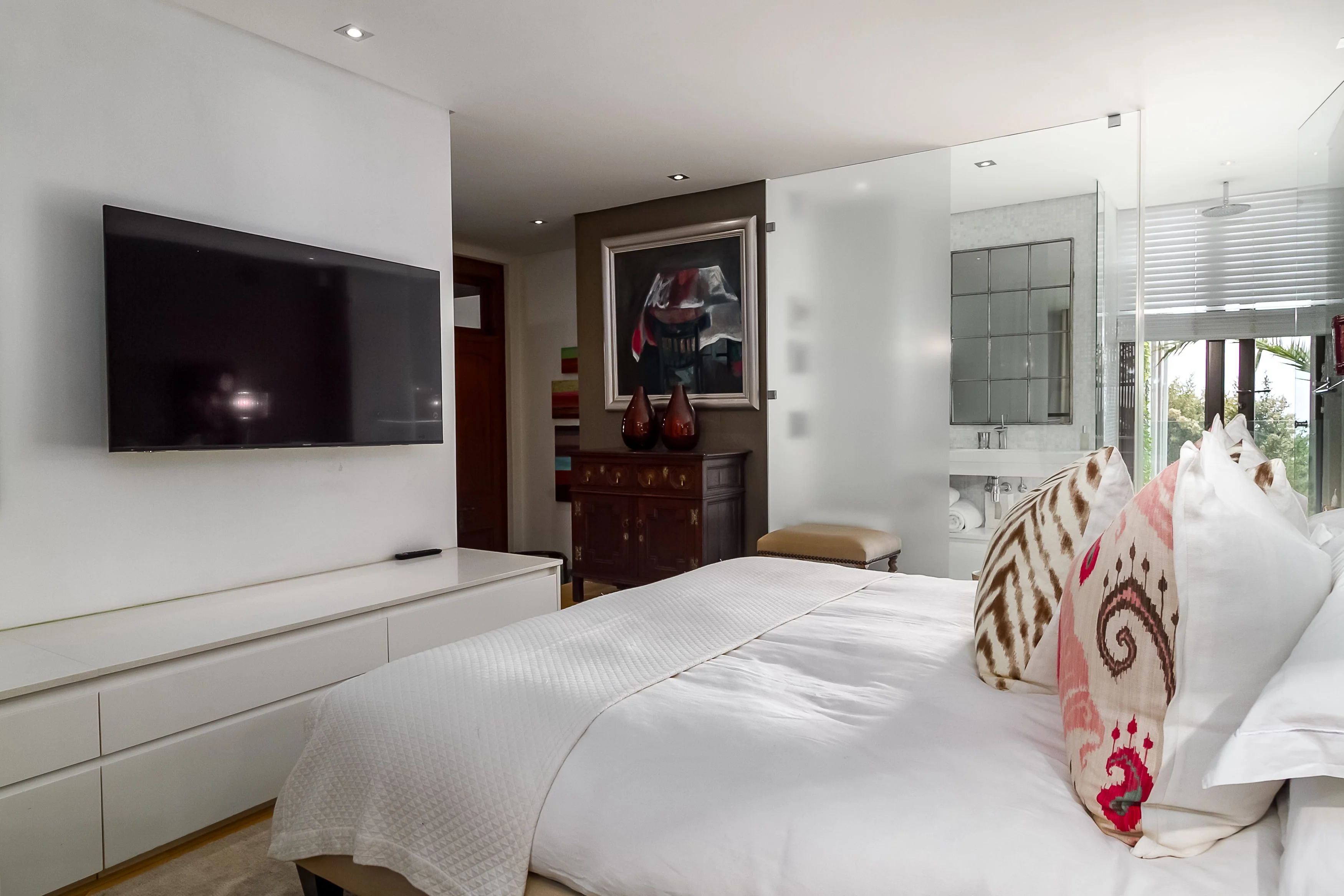 Golden Beryl - Camps Bay, Cape Town - Image 17