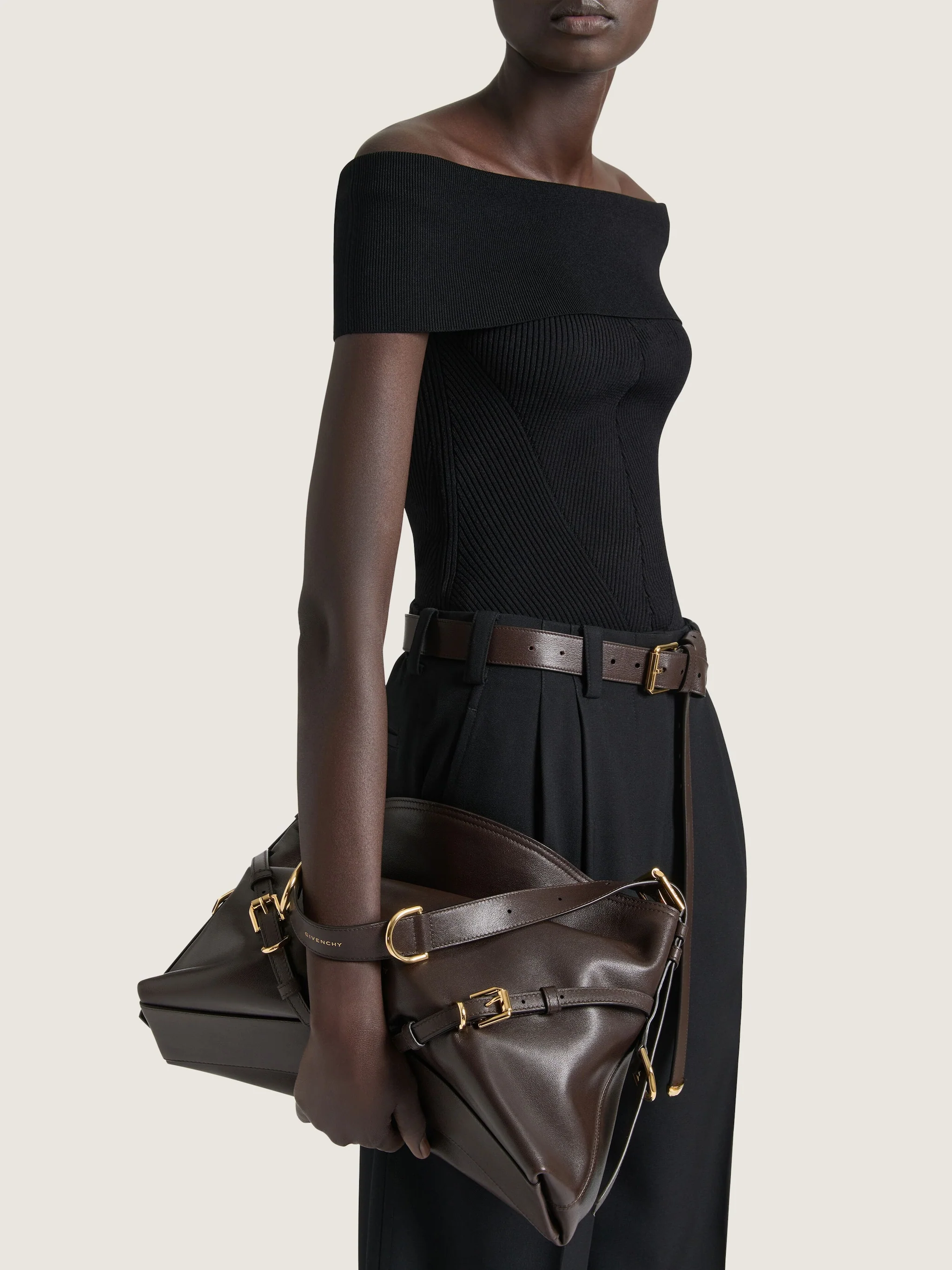 Medium Voyou Bag In Shiny Leather - Image 14