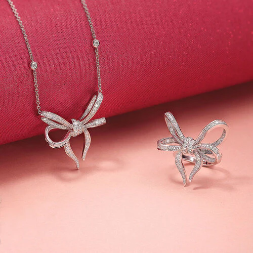 Ring crafted 18K white gold Lyla's Bow Collection - Image 4